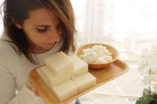Ivana Zuzinová s ručne vyrobenými mydlami