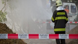 BRATISLAVA: Na Raèianskej unikal plyn