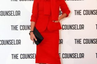 Penélope Cruz prichádza na tlačovú konferenciu k filmu The Counselor