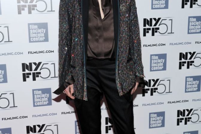 Tilda Swinton prichádza na projekciu filmu Only Lovers Left Alive na 5