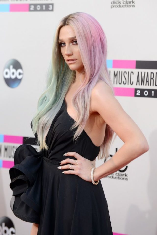 Speváčka Ke$ha na American Music Awards 2013