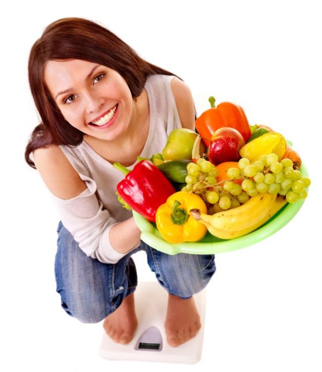 Chudnutie, ovocie, strava, štíhla línia, výživa, vitamíny, žena, smiec