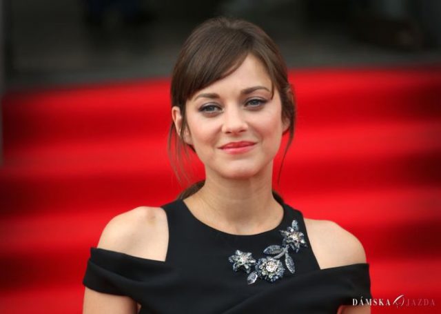 Marion Cotillard prichádza na premiéru Two Days, One Night v Londýne