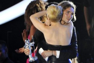 Miley Cyrus a mladý bezdomovec Jesse Helt