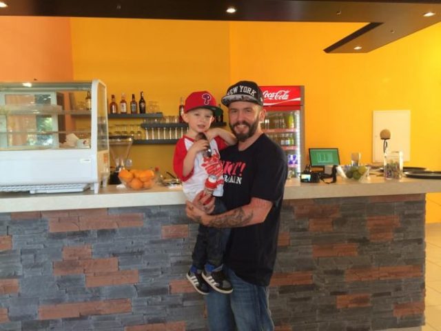 Laci Strike a jeho prvorodený syn