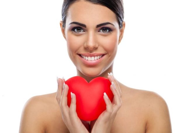 Srdce, žena, zdravie, červená farba, láska, úsmev