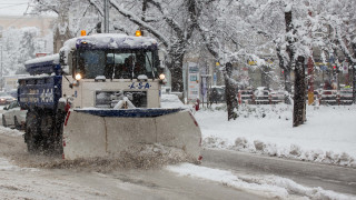 BRATISLAVA: Sneenie komplikuje situáciu v meste