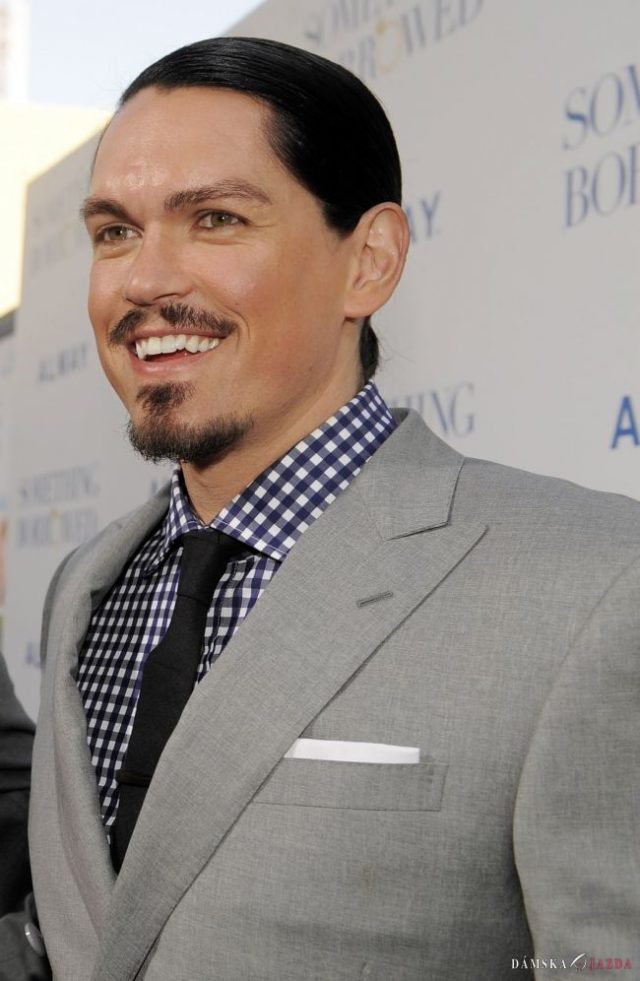 Steve Howey