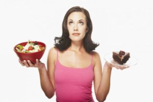 Chudnutie, zdravá strava, jedlo, šalát, žena, diéta, zelenina, sladkos