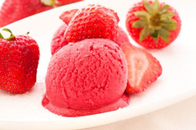 Jahodový sorbet, zmrzlina, osvieženie, recepty