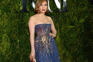 Jennifer Lopez prichádza na udeľovanie cien Tony