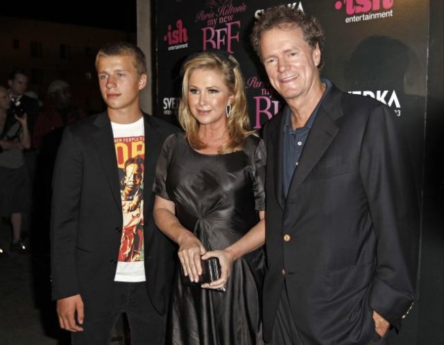 Zľava: Conrad Hilton, Kathy Hilton a Rick Hilton