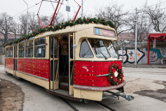 Vianočná historická električka