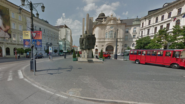 Namestie_ludovita_stura_mostova_ulic_maps.google 2.jpg