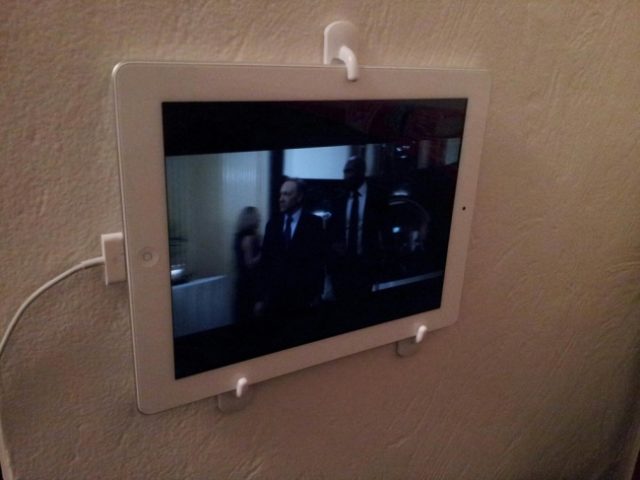 8169360 650 1459175194 26_tablet_holder.jpg