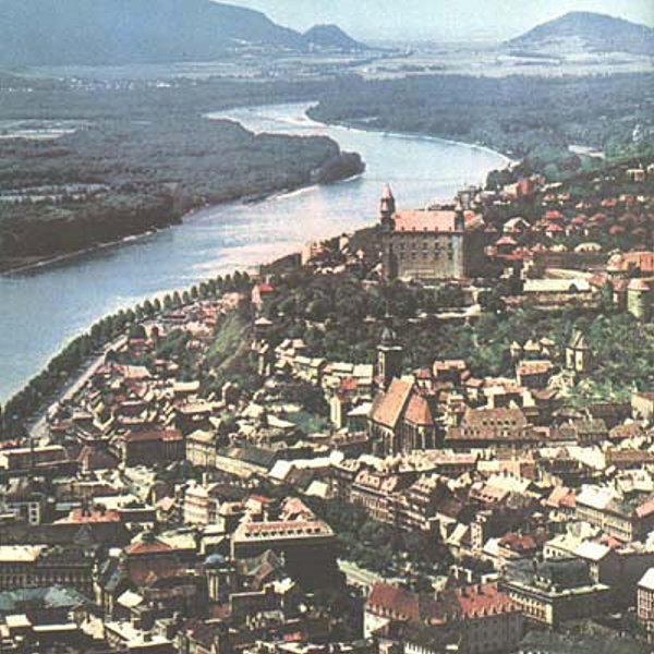 Dunaj_hrad_stare_mesto_staraba.jpg