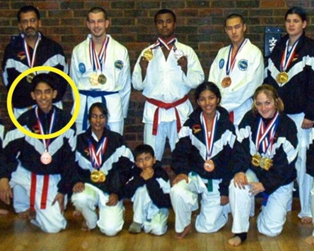 Dev patel ma v taekwondo cierny pas.jpg