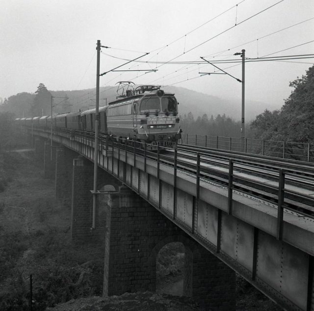 Prvy elektricky vlak 1967.jpg