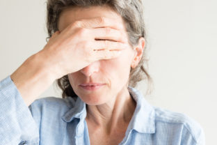 Menopauza, staršia žena, stres, bolesť hlavy