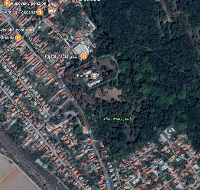 Satelitný záber Rusovského parku.