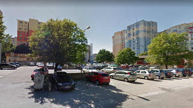 Trhova ulica parkovisko maps.google 2.jpg