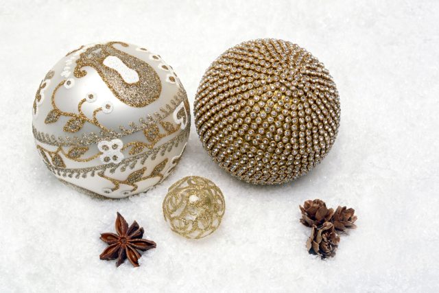 Christmas bauble 3019974_1920.jpg