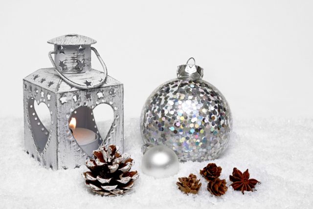 Christmas bauble 3019975_1920.jpg