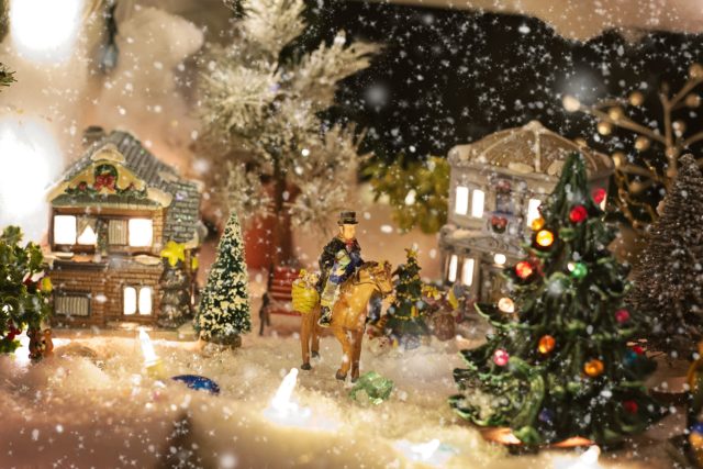 Christmas village 1088139_1920.jpg