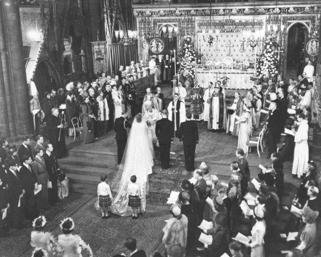 Queen elizabeth wedding abbey 1523044422.jpg