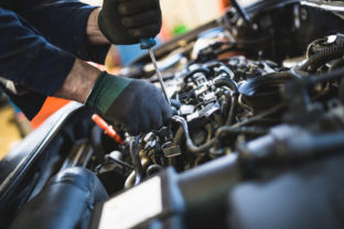 Auto mechanic service and repair