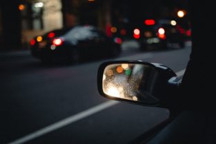 Bocne zrkadlo auto pixabay.jpg