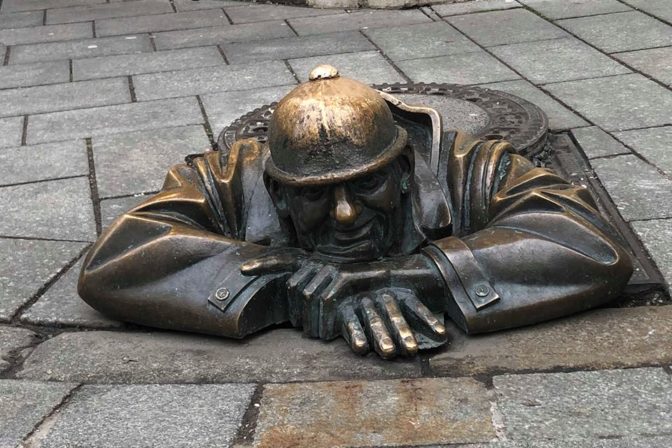 Čumil v Starom Meste Najaktuálnejšia podoba známej sochy Čumil.