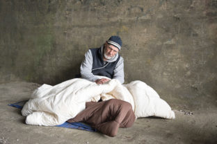 bezdomovci-deky-spacaky-pomoc-obcianske-zdruzenie-prima-gettyimages
