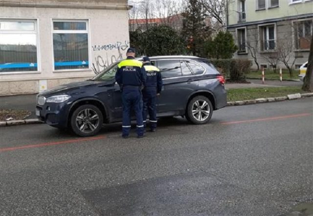 Bratislava parickova ulica monitorovanie vodici mestska policia.jpg