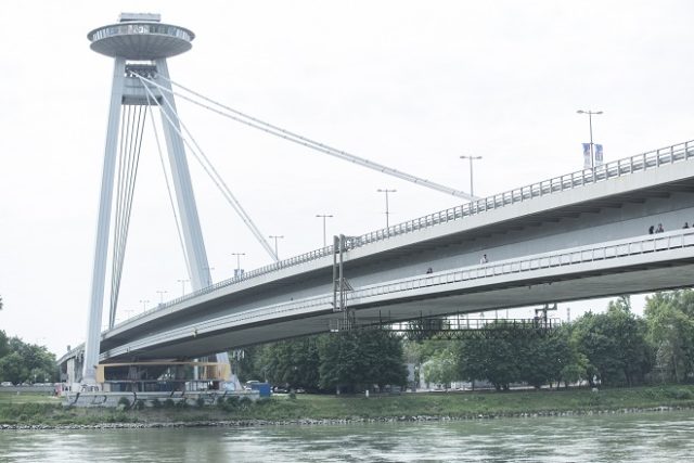 snp-most-podmostie-vallo-mesto-bratislava-sita.jpg