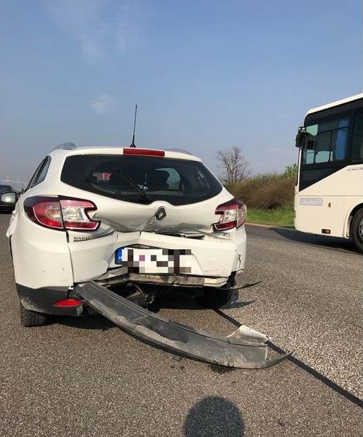 Dialnica dopravna nehoda policia krpz bratislava.jpg