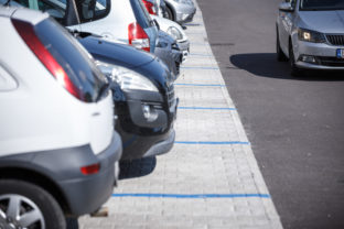 parkovanie parkovacia politika parkovisko autá cesta petržalka bratislava