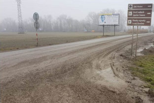 Policajti neumožnili znečisteným vozidlám z výstavby diaľnice D4 a rýchlostnej cesty R7 v piatom bratislavskom okrese vstup na vozovku.