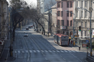 Štefánikova ulica v bratislavskej mestskej časti Staré Mesto počas mimoriadnej sitácie v súvislosti s výskytom ochorenia COVID-19 spôsobeným koronavírusom (2019-nCoV) na Slovensku. Bratislava, 18. marec 2020.