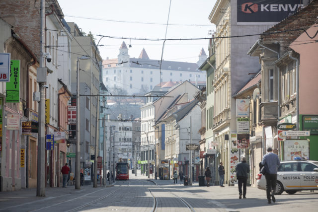 Obchodná ulica v bratislavskej mestskej časti Staré Mesto počas mimoriadnej sitácie v súvislosti s výskytom ochorenia COVID-19 spôsobeným koronavírusom (2019-nCoV) na Slovensku. Bratislava, 18. marec 2020.