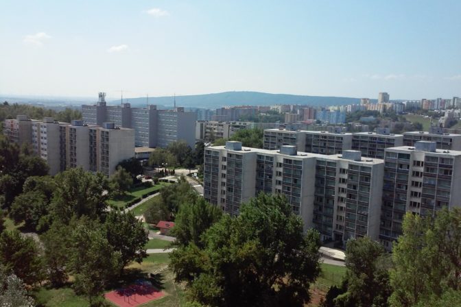 Dedeček navrhoval internáty v Mlynskej doline.