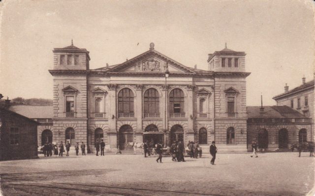 Hlavna stanica povodna budova 1900.jpg
