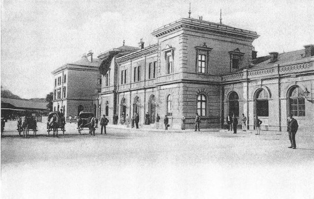 Hlavna stanica povodna budova 1904.jpg