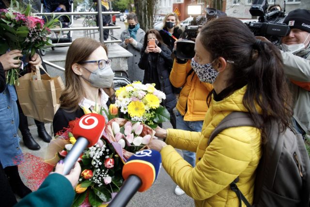 Baťová dostala stovky kvetov