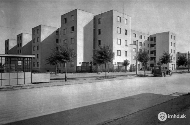 Bytový blok Nová doba na Tehelnom poli (© Eugen Lazišťan, web: imhd.sk)