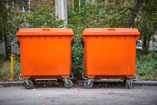 Oranzove odpadové nadoby na olej odvoz a likvidácia odpadu
