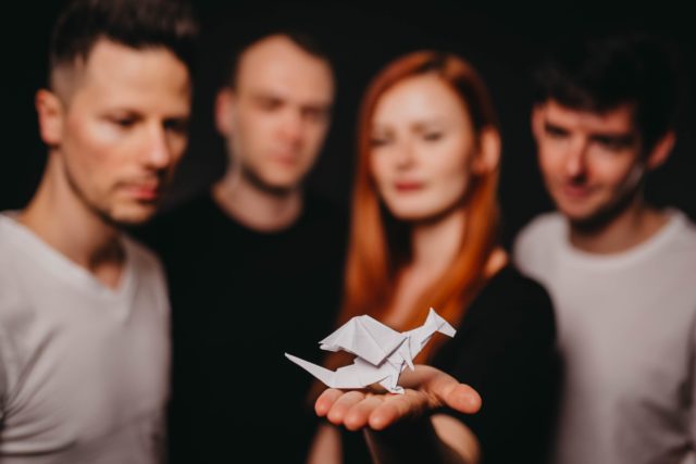 Kapela The Paper Dragon posiela najnákazlivejšie pozitívne vyjadrenie emócie