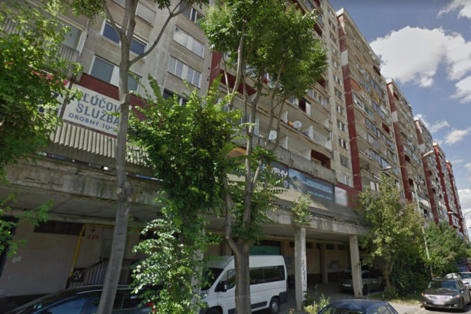 Jungmannova petrzalka pad dieta okno policia.jpg