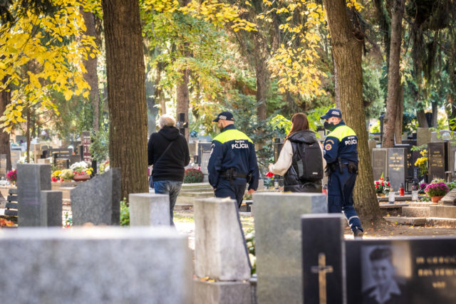 Mestská polícia Bratislava dusicky cintorin bezpecnosť