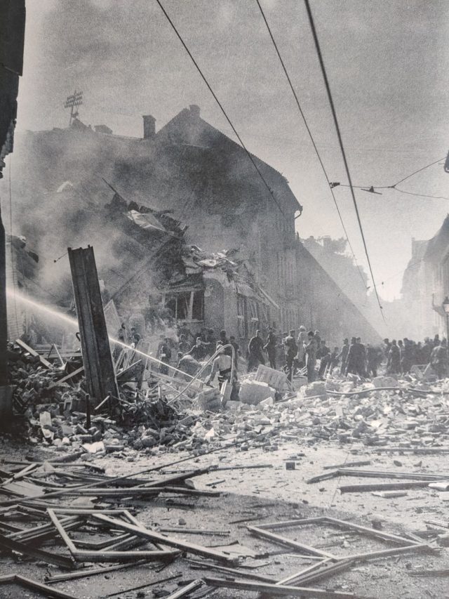 Bombardovanie mesta druha svetova vojna.jpg
